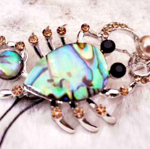 Orange crystal abalone inlay scorpion brooch - Picture 10 of 12